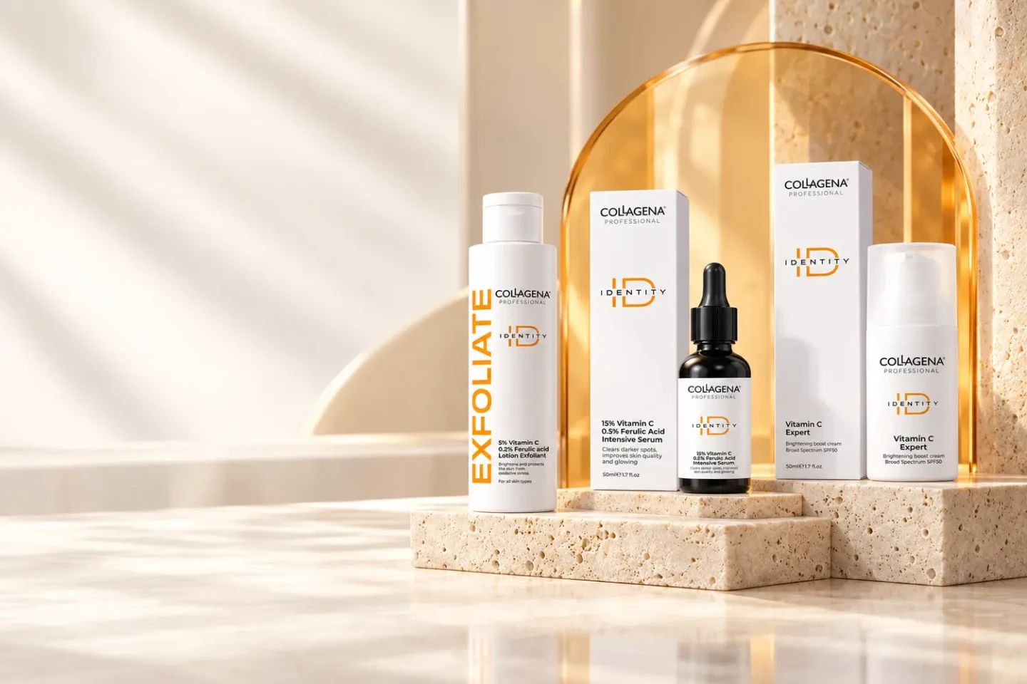 Ексфолиращ лосион с 5% Vitamin C, 15% Vitamin C Интензивен серум и Vitamin C Expert Крем SPF50 на Collagena Professional Identity, серумът и кремът с кутиите си върху травертинови блокове, пред кехлибарена арка